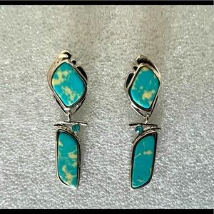 Elegant design earring